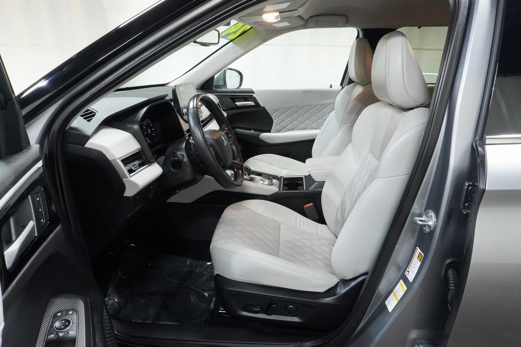 2024 Mitsubishi Outlander SEL photo 11