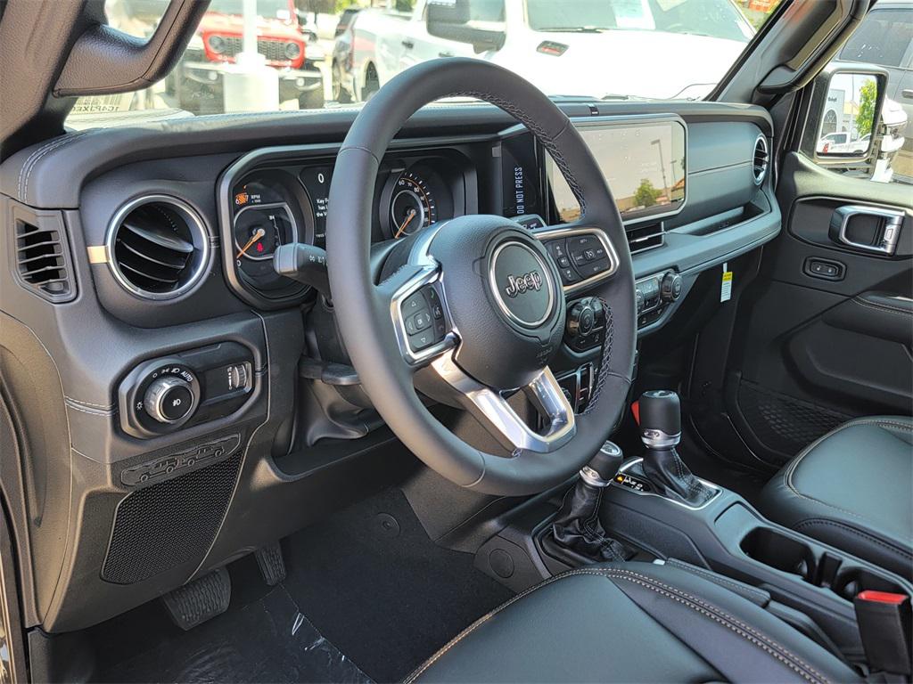 2025 Jeep Wrangler Sahara photo 7