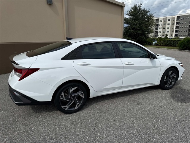 2025 Hyundai Elantra Hybrid SEL Sport photo 2
