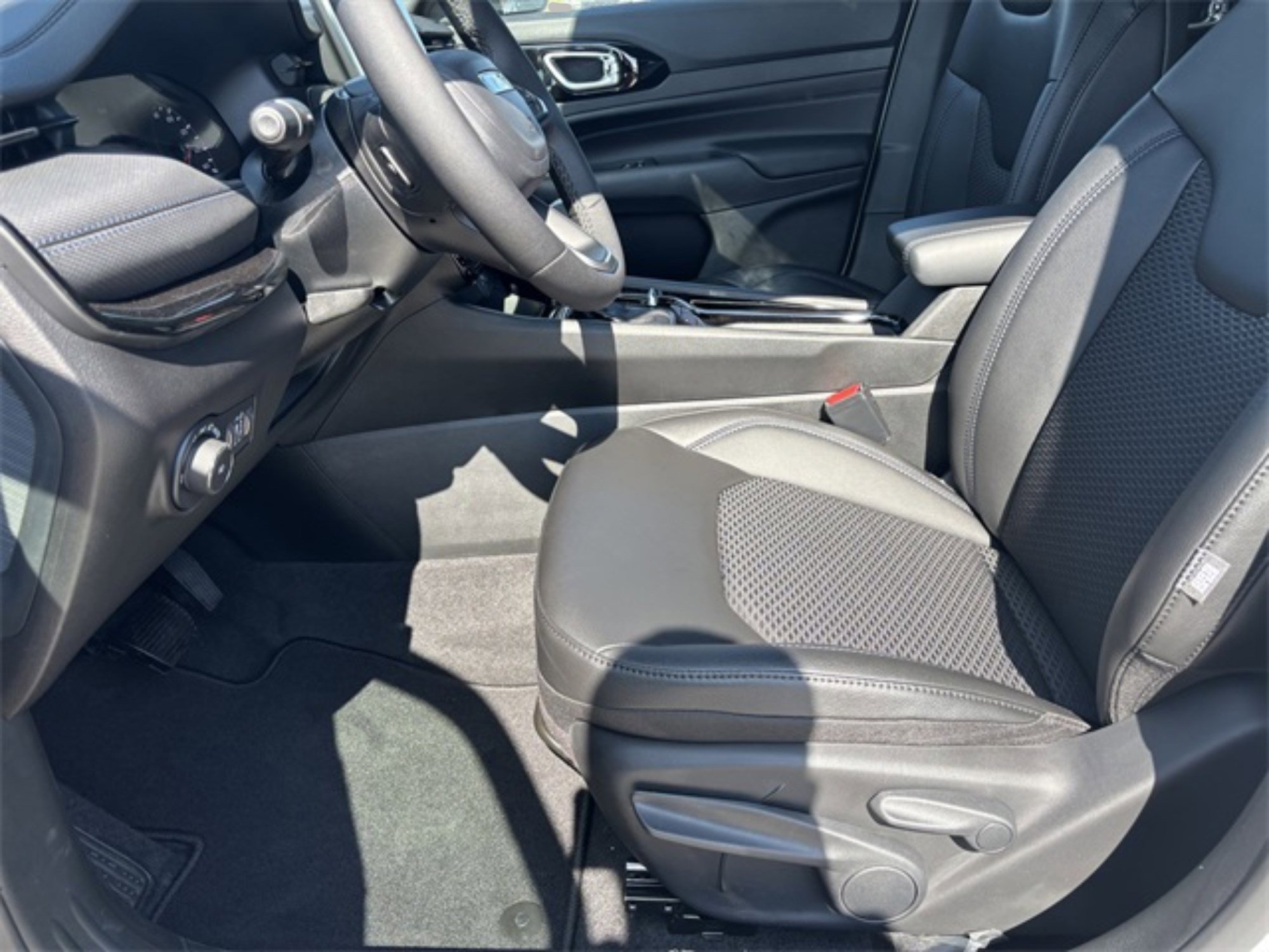 2026 Jeep Compass Latitude Altitude photo 9