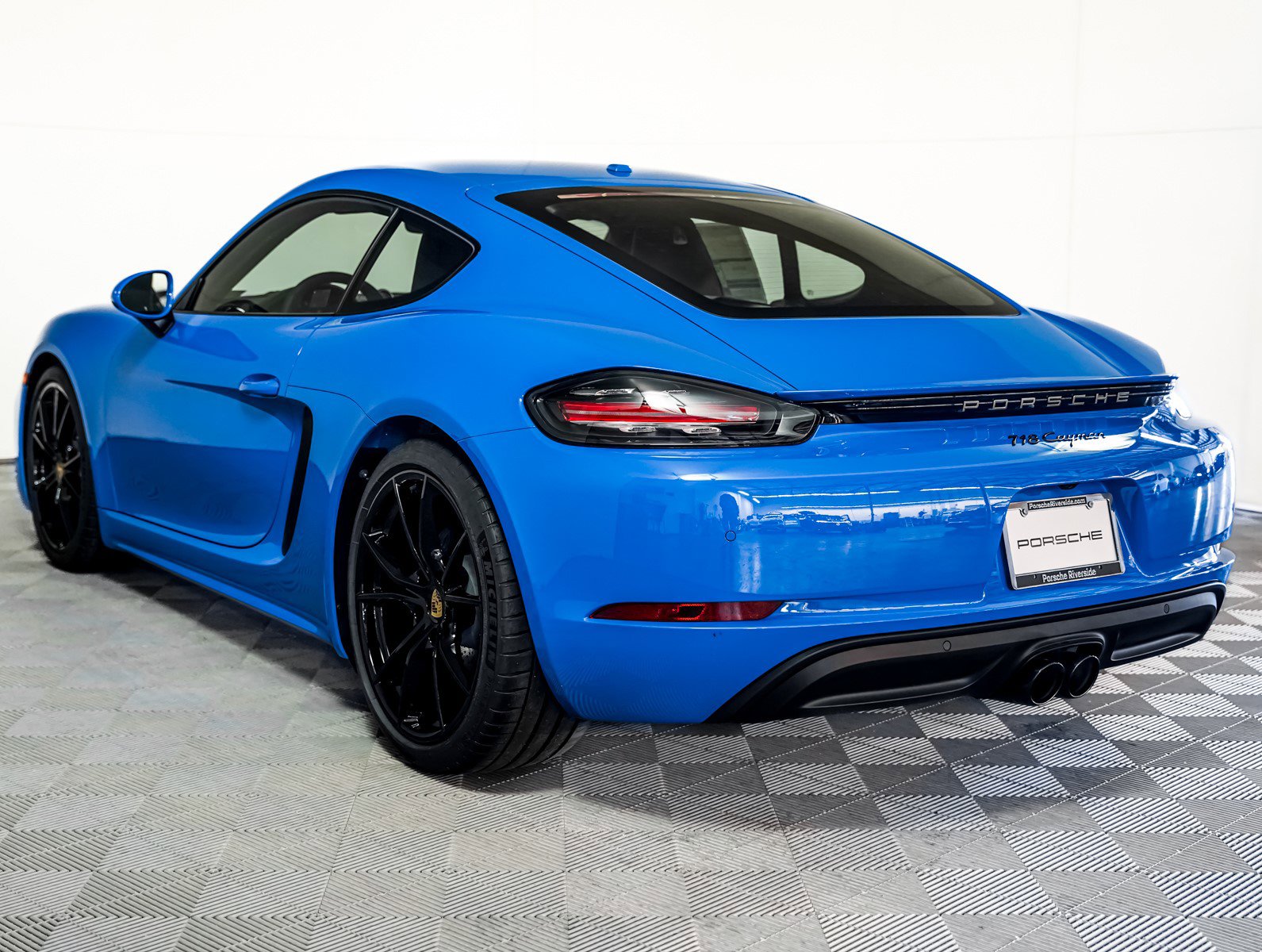 2025 Porsche Cayman photo 3