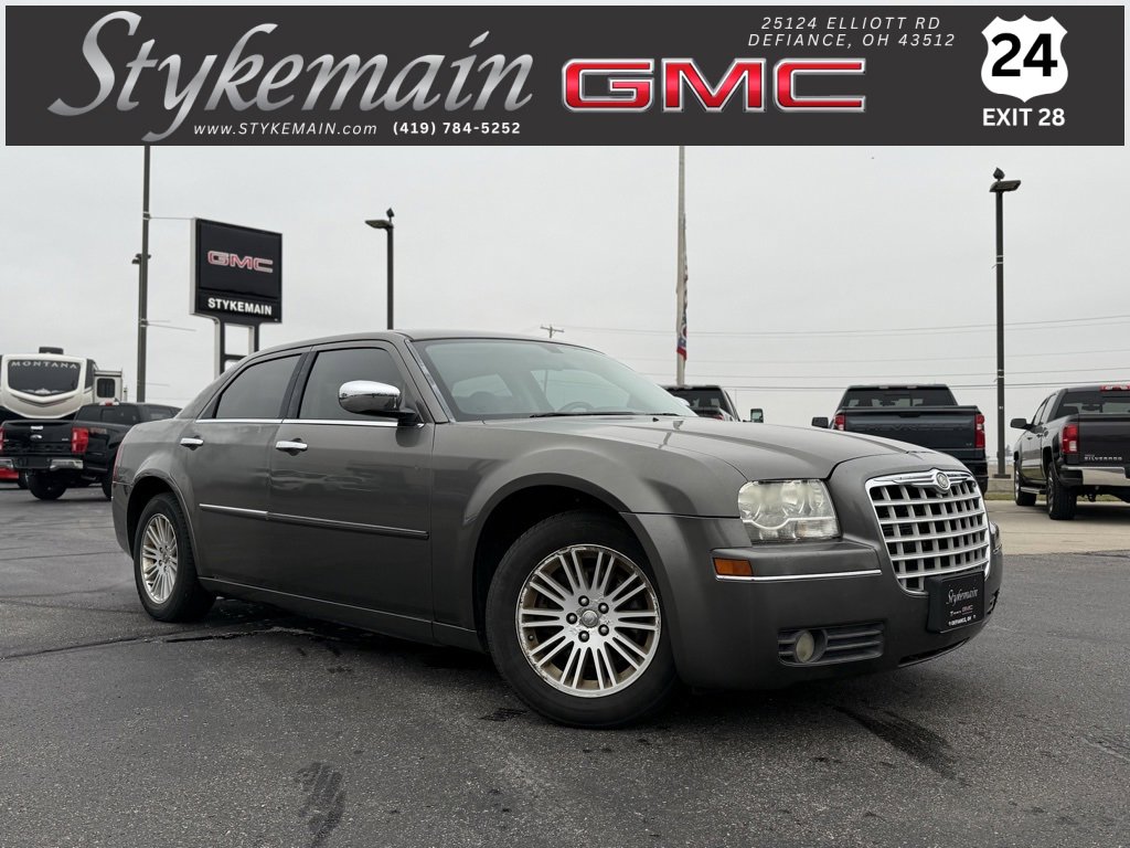 2010 Chrysler 300's photo
