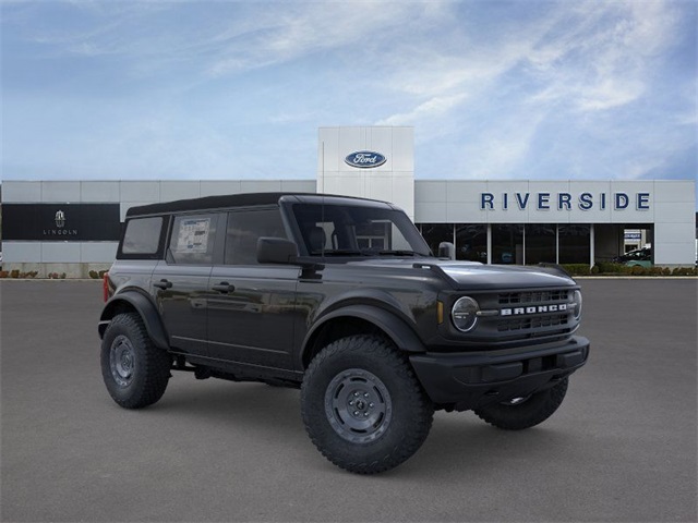 2025 Ford Bronco Base photo 6