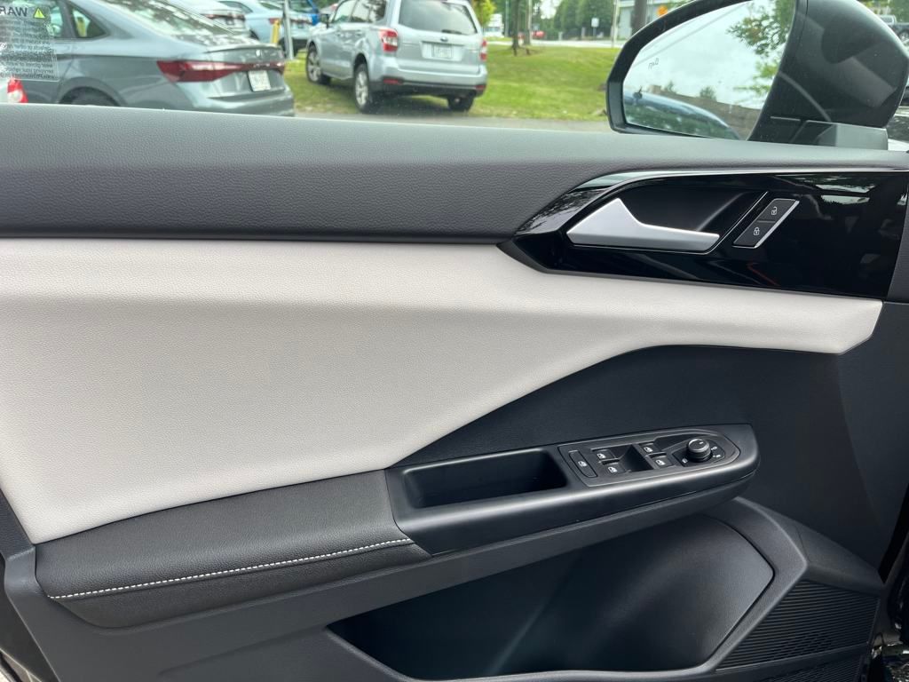 2025 Volkswagen Taos S photo 5