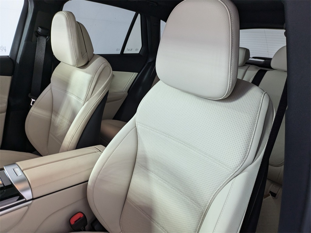 2026 Mercedes Benz GLC 300 photo 4