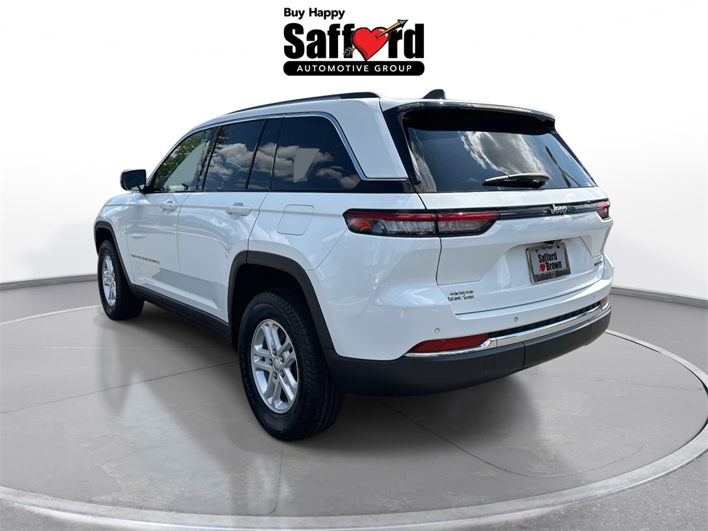 2023 Jeep Grand Cherokee Laredo photo 4