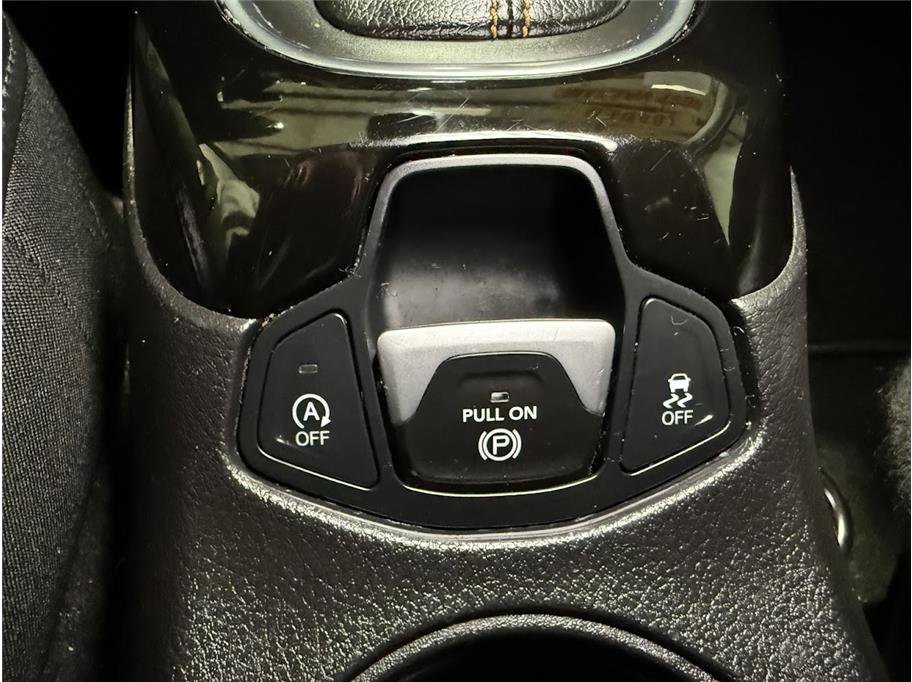 Used 2019 Diamond Black Crystal Pearlcoat Jeep Limited image 42