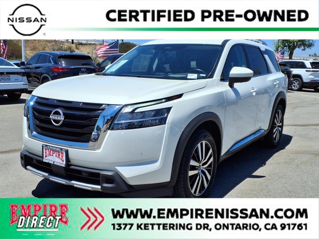 2023 Nissan Pathfinder Platinum's photo