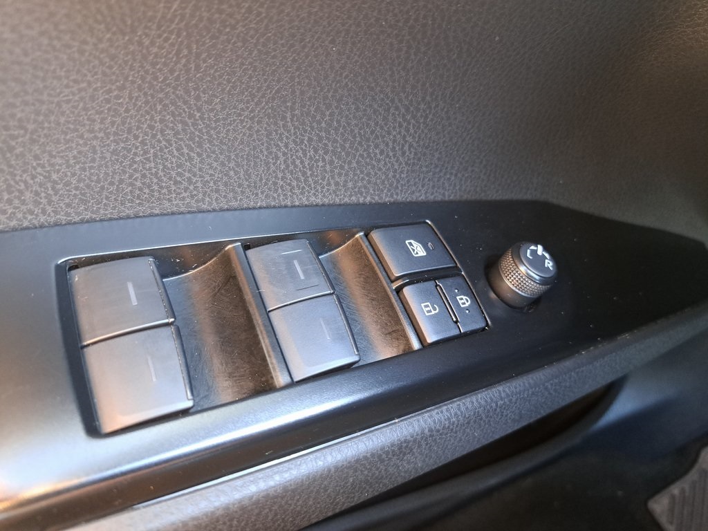 2025 Toyota Camry SE photo 25