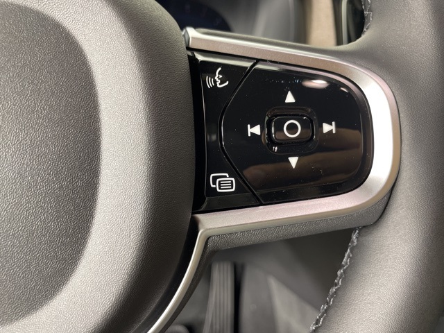 2025 Volvo XC90 B5 AWD Plus photo 23