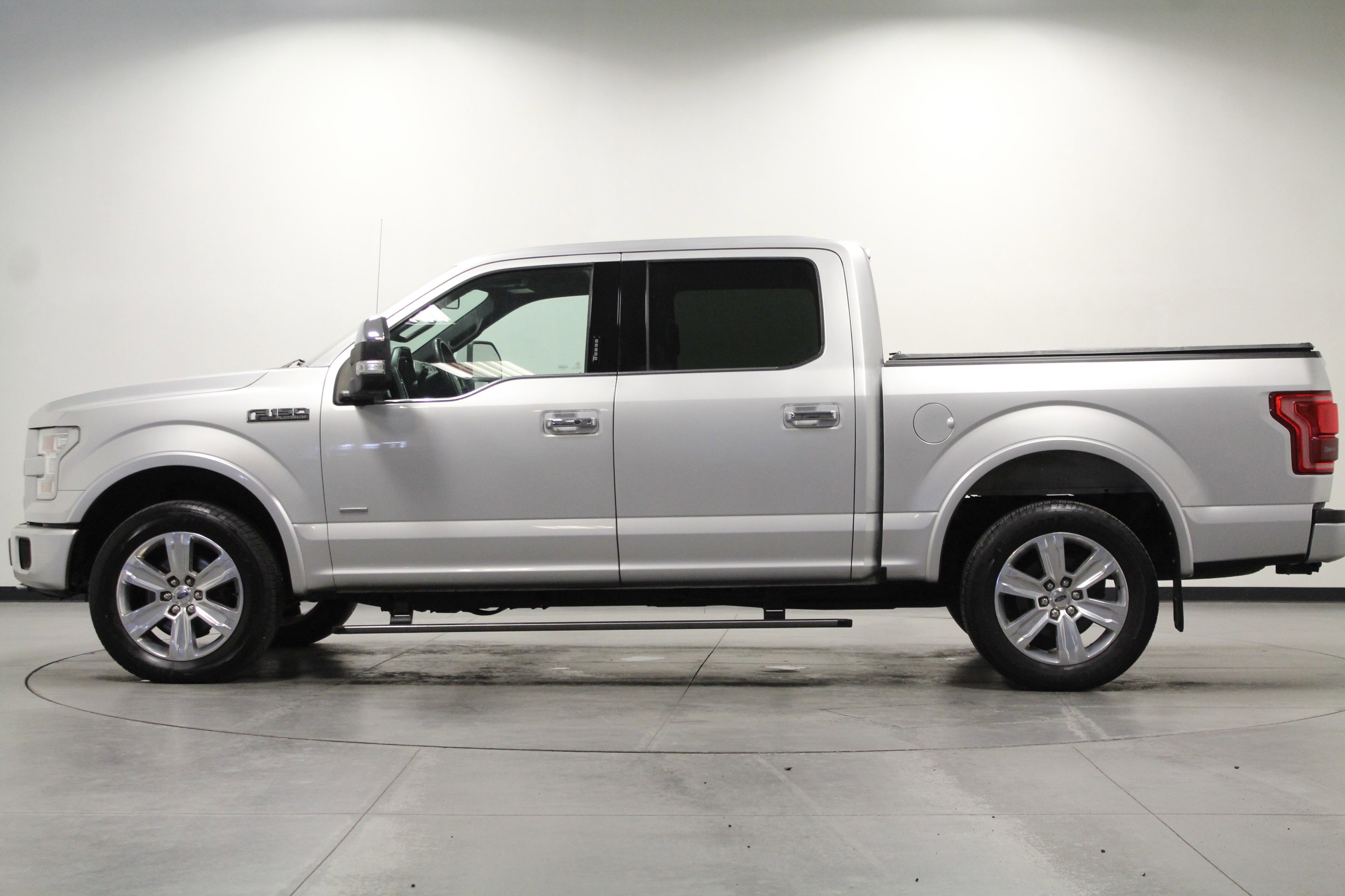 2016 Ford F-150 Platinum photo 6