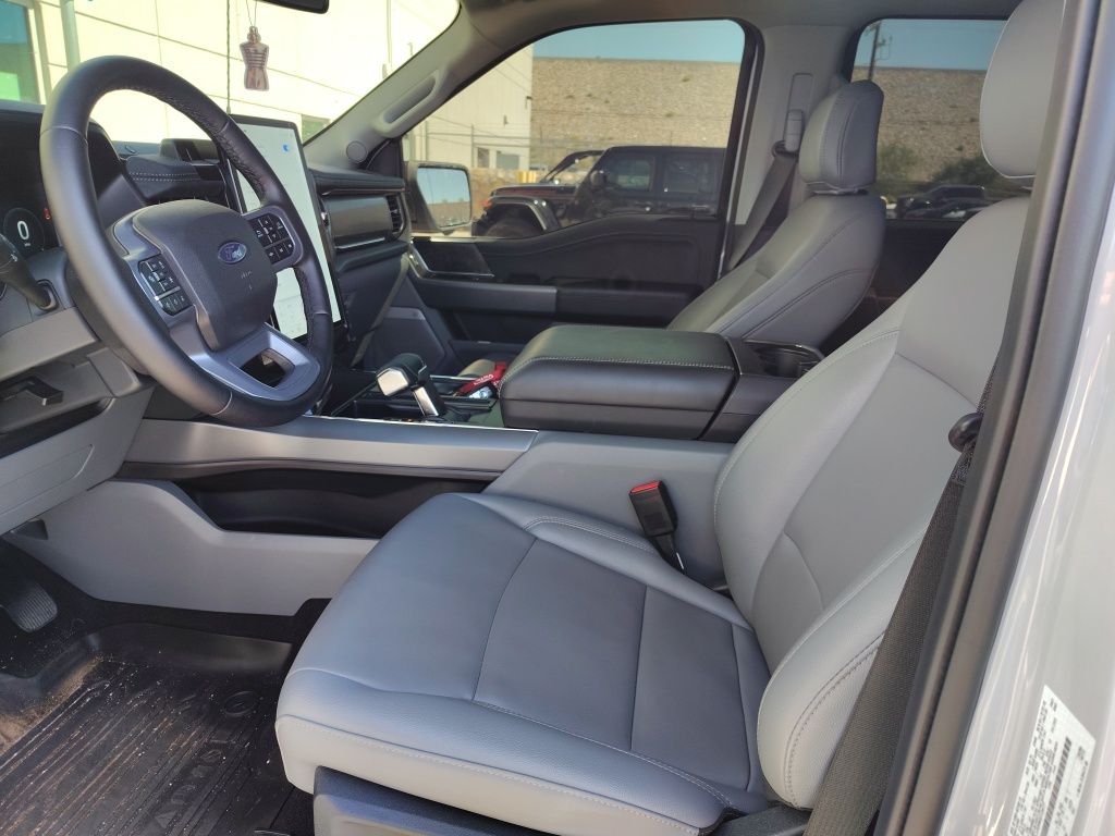 2025 Ford F-150 Lightning photo 5