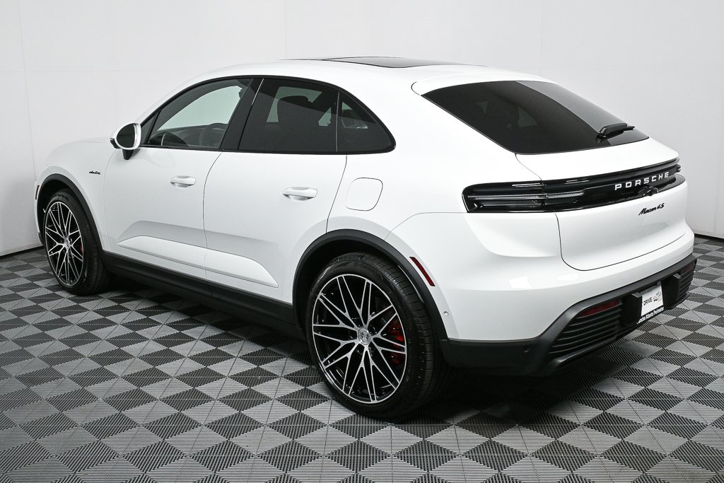 2025 Porsche Macan Electric photo 3
