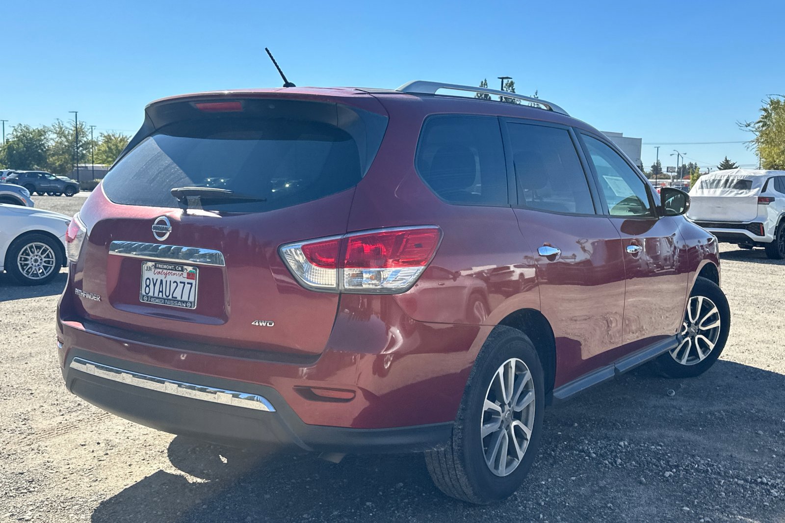 2016 Nissan Pathfinder S photo 3