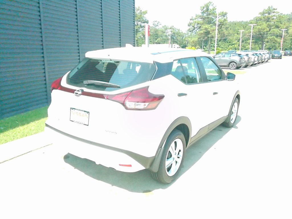2025 Nissan Kicks Play S photo 3