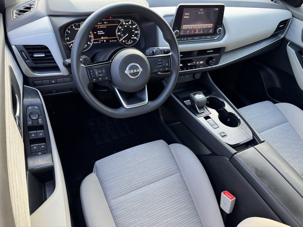 2023 Nissan Rogue SV photo 18