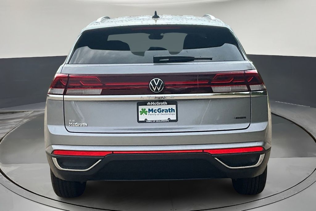 2026 Volkswagen Atlas Cross Sport SE photo 2