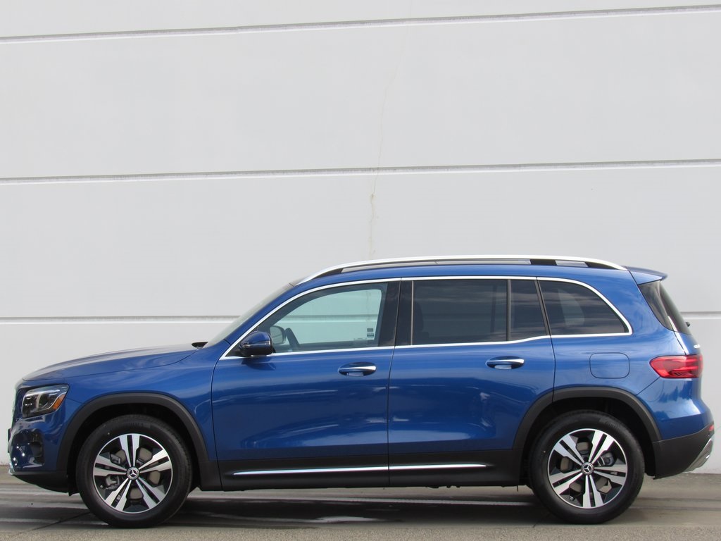 2025 Mercedes Benz GLB 250 4MATIC photo 2