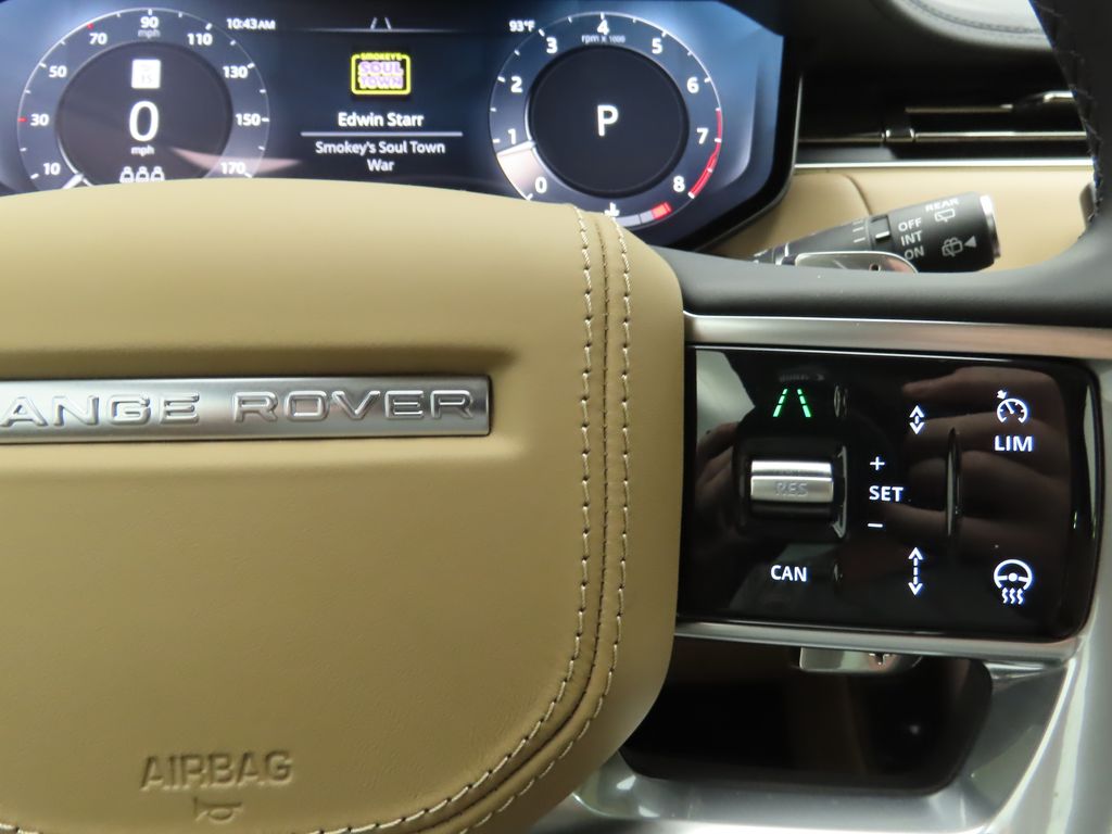 2025 Land Rover Range Rover SE photo 9