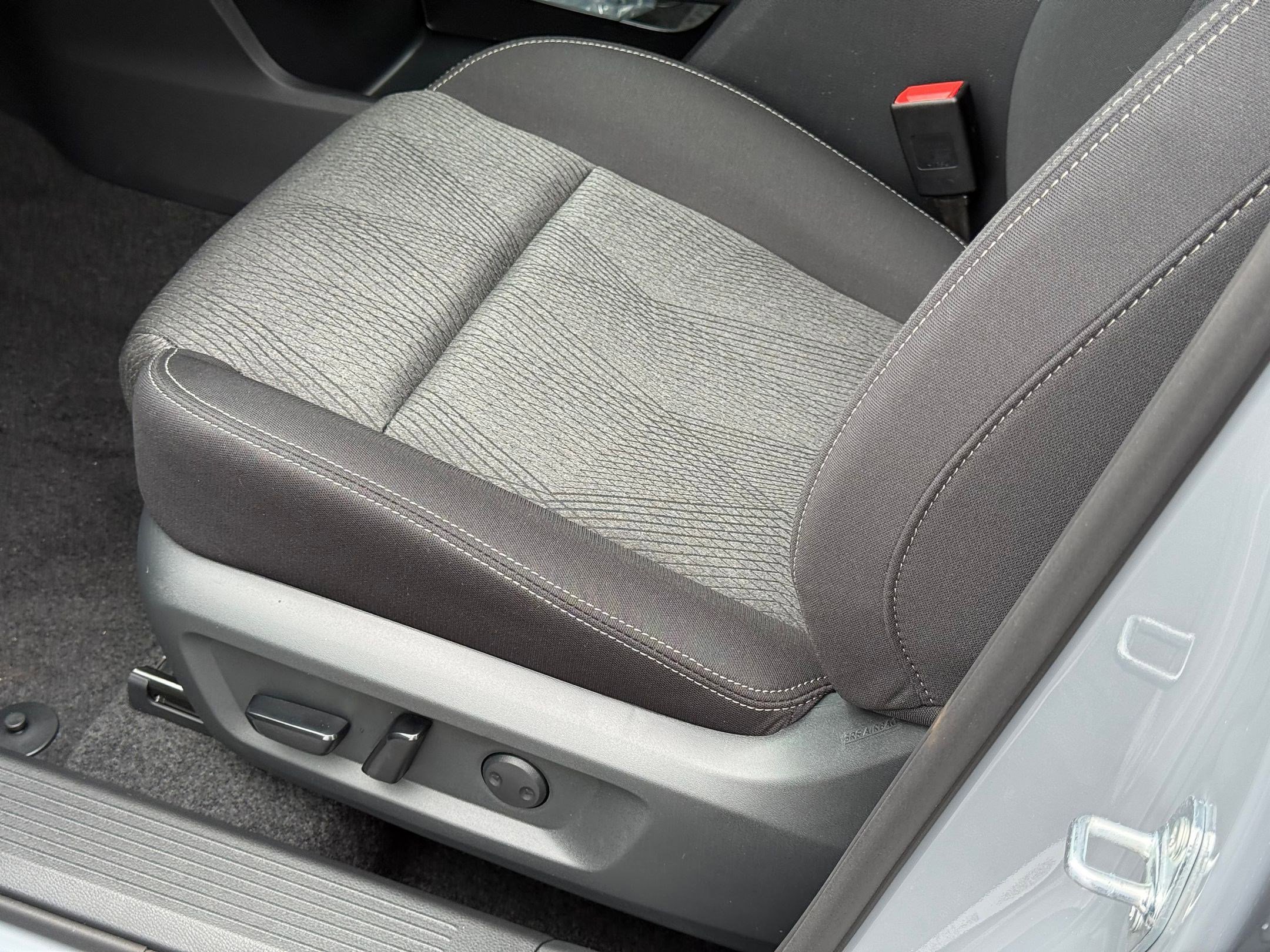 2026 Nissan Rogue SV photo 2