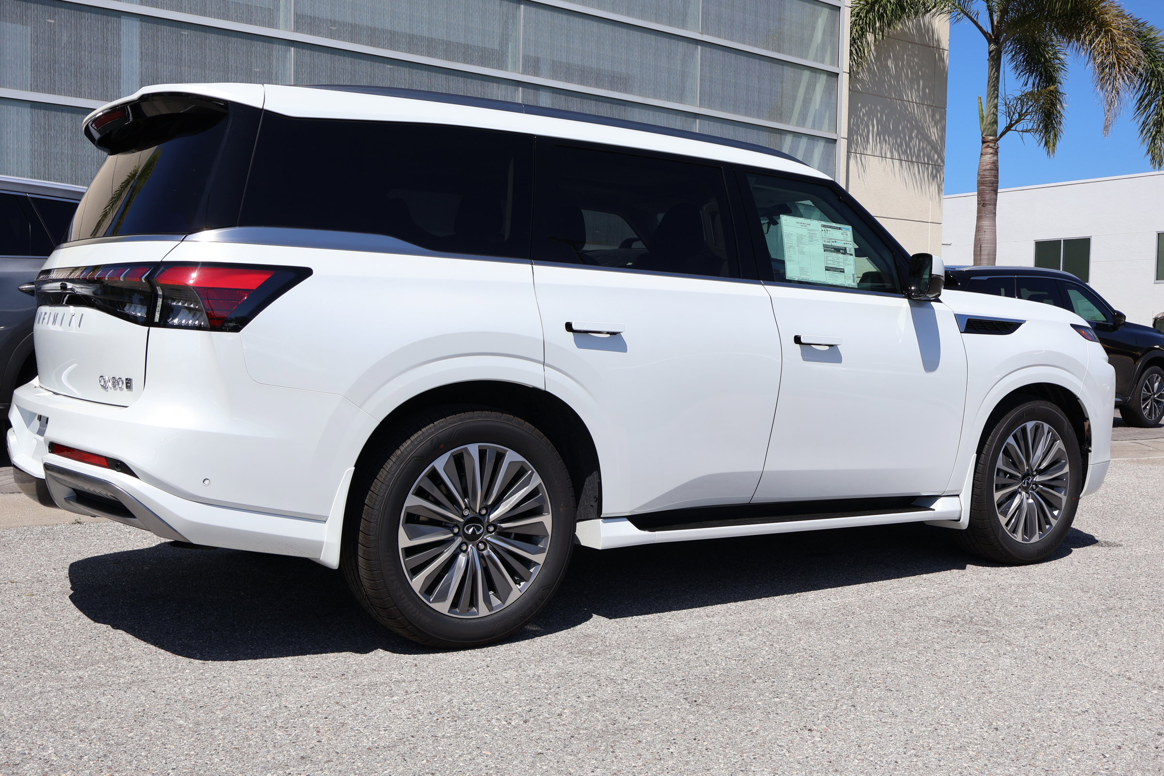 2026 Infiniti QX80 Luxe photo 8