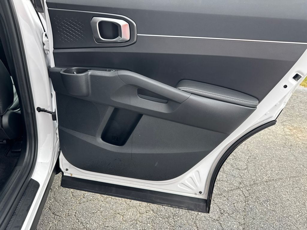 2024 Kia Sorento S photo 16