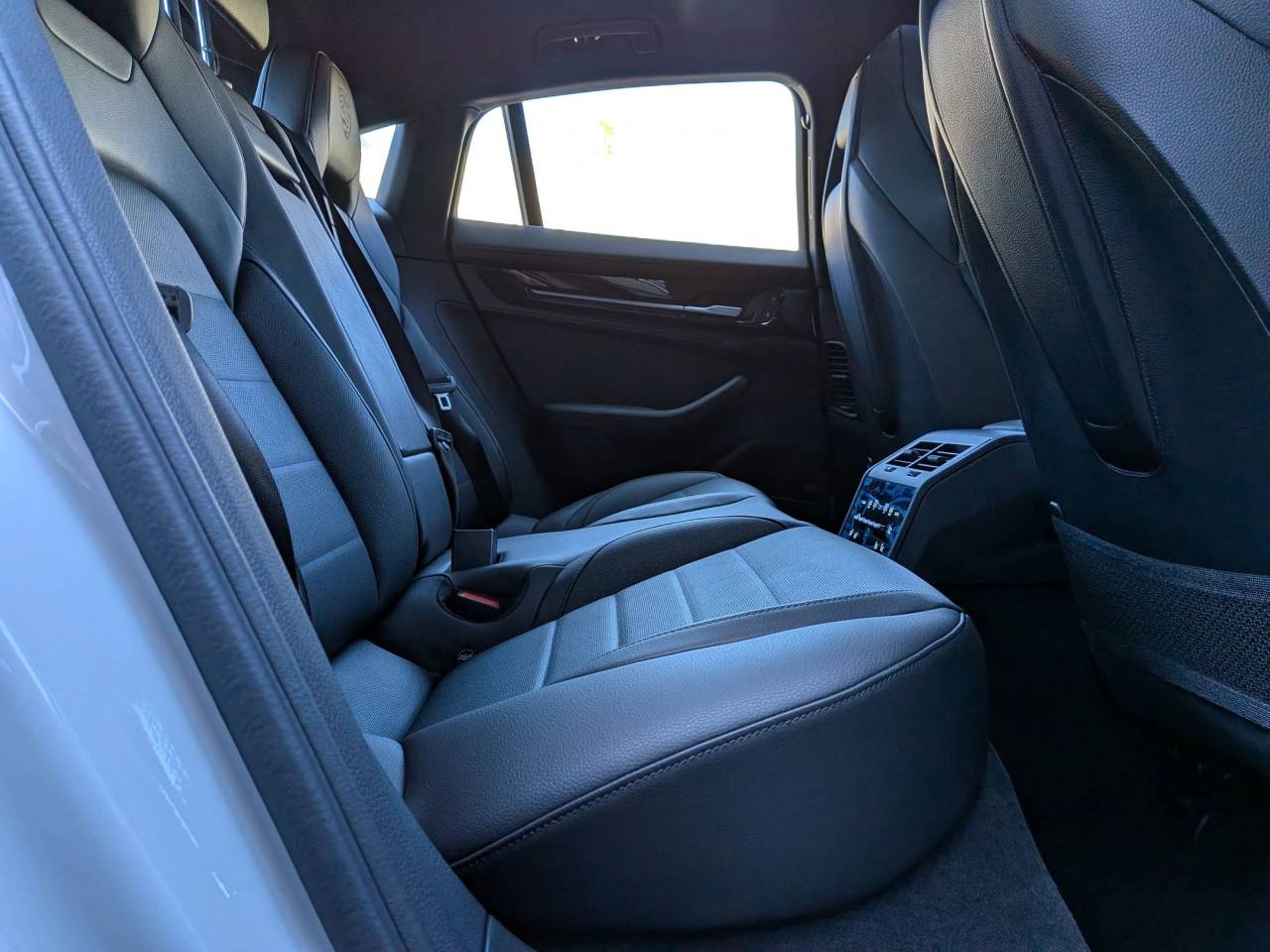2025 Porsche Panamera Base photo 22