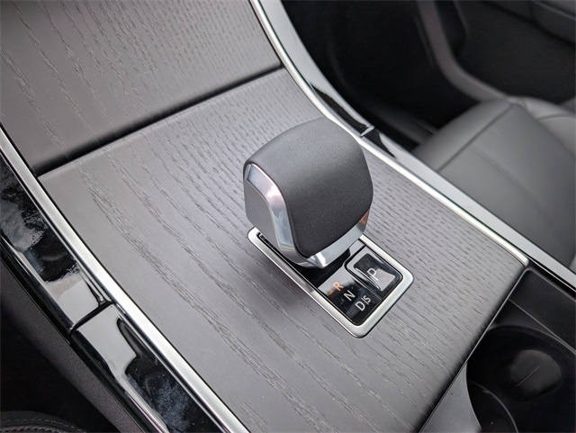 2026 Land Rover Range Rover Velar SE photo 11