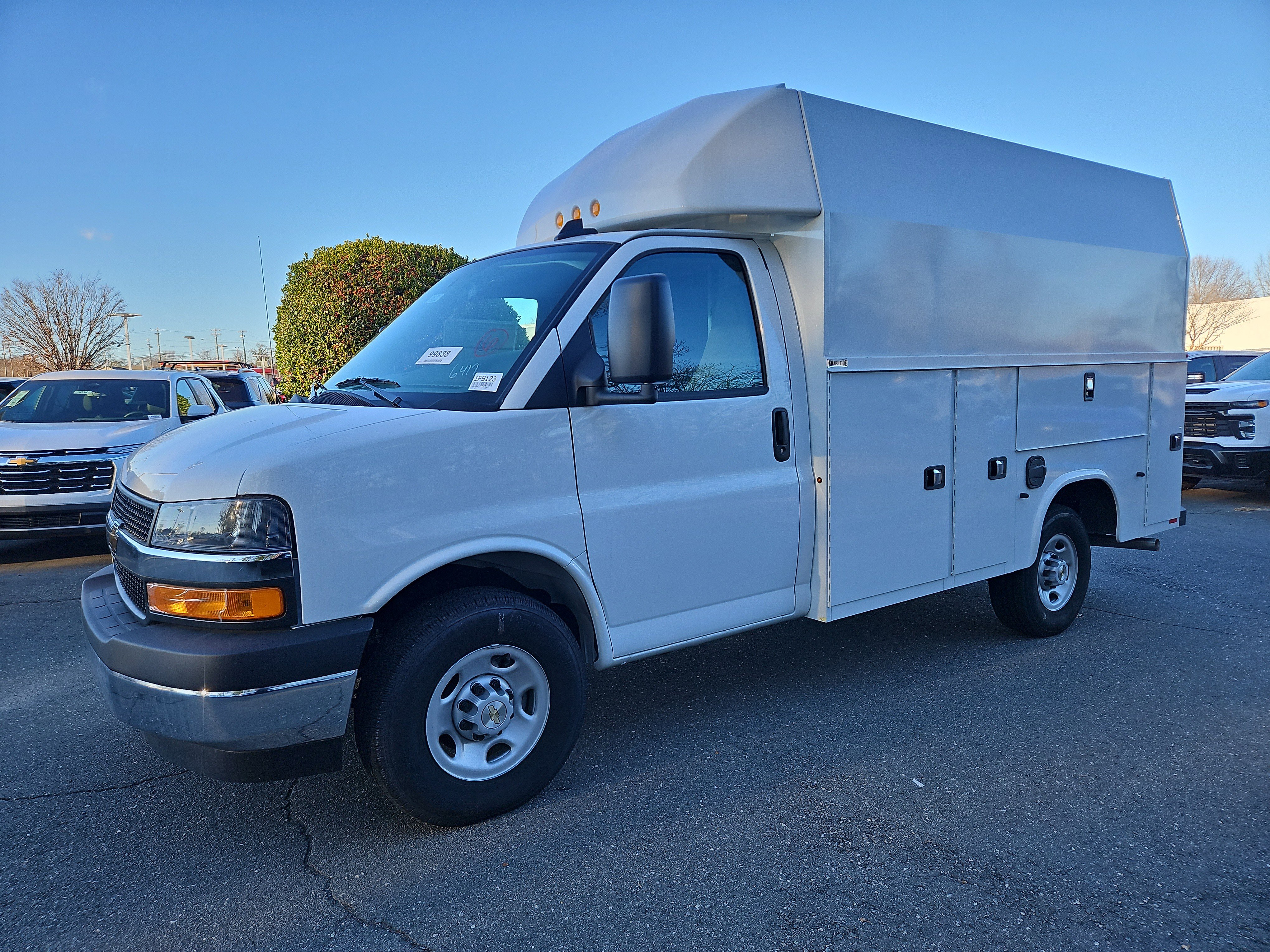 2025 Chevrolet Express Cutaway Base's photo