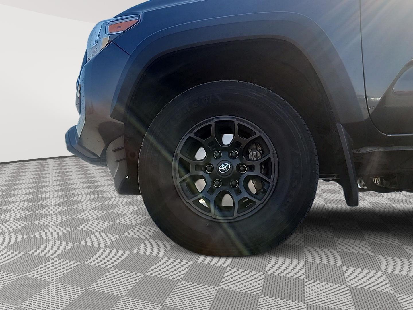 2023 Toyota Tacoma SR5 V6 photo 9