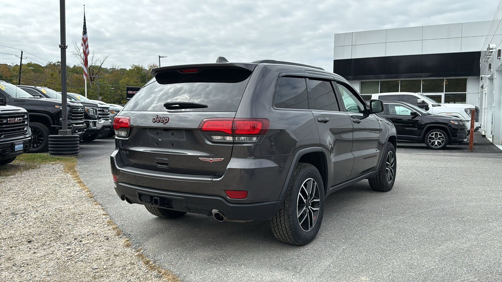 2021 Jeep Grand Cherokee Trackhawk photo 2