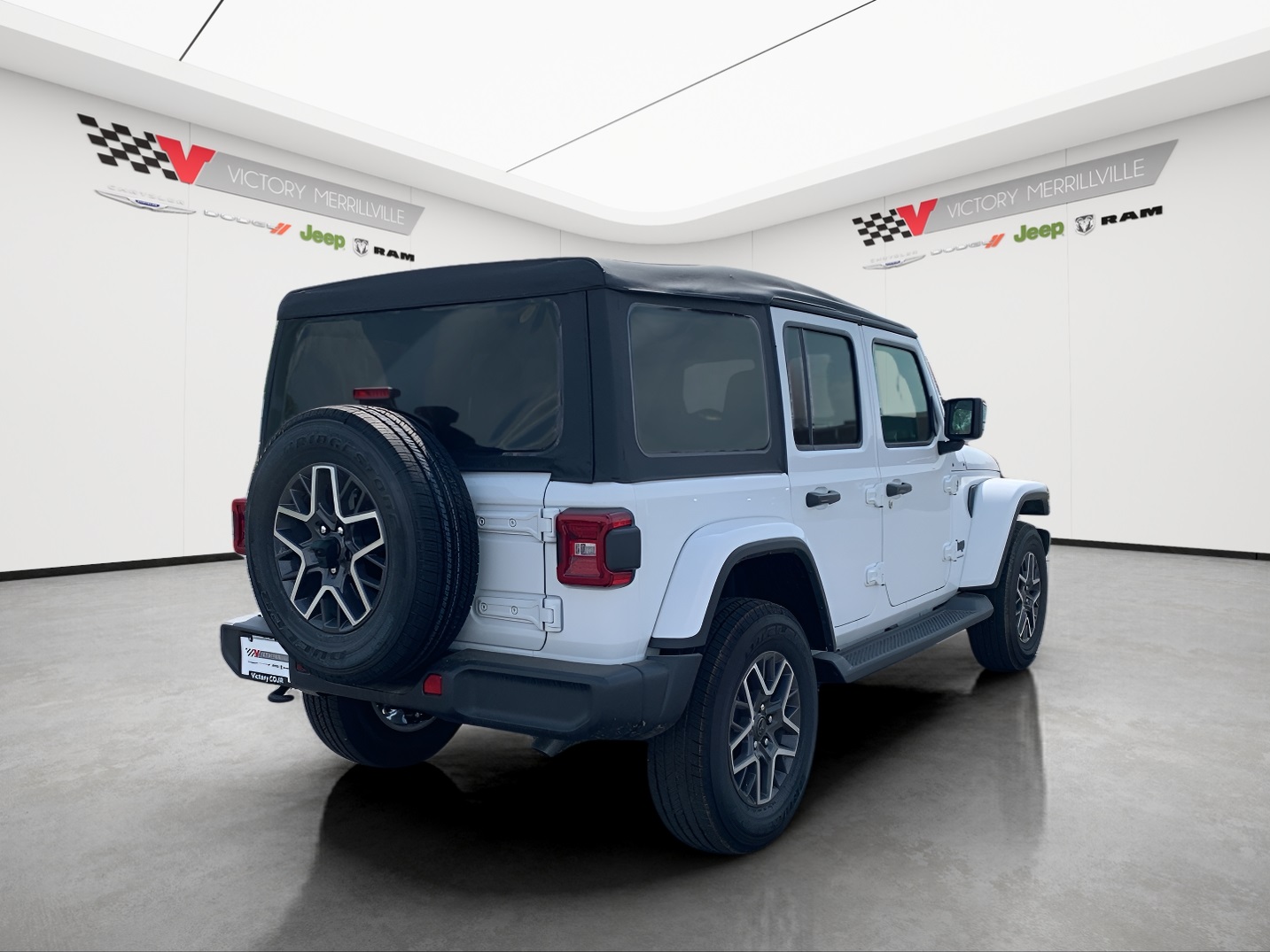 2025 Jeep Wrangler Sahara photo 4