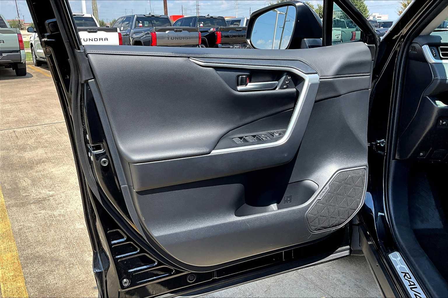 2024 Toyota RAV4 Hybrid Limited photo 21