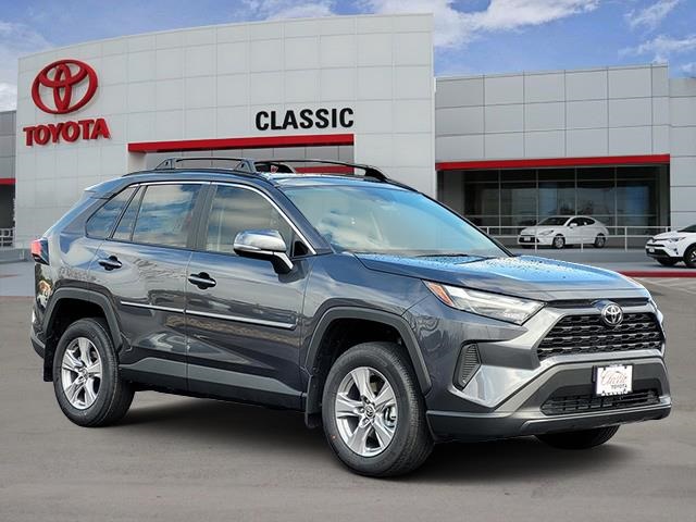 2025 Toyota RAV4 XLE's photo