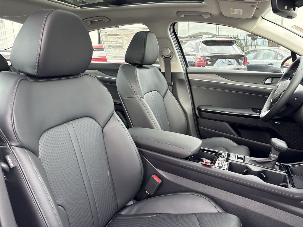 2025 Kia K5 EX photo 32