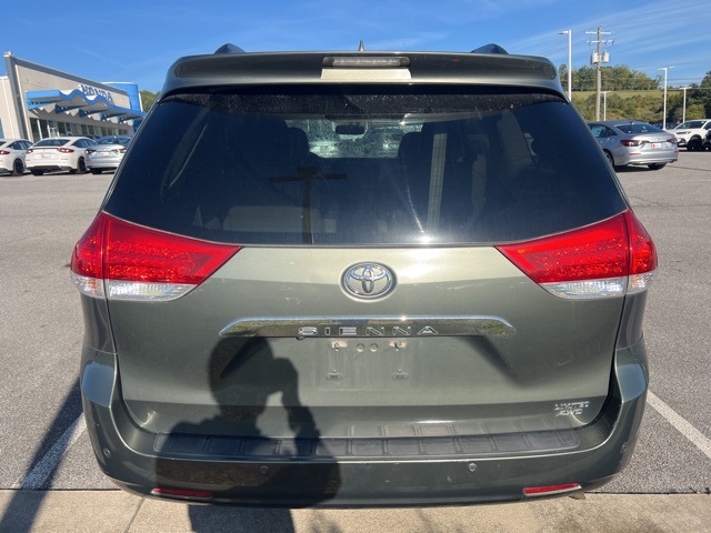 2013 Toyota Sienna photo 4