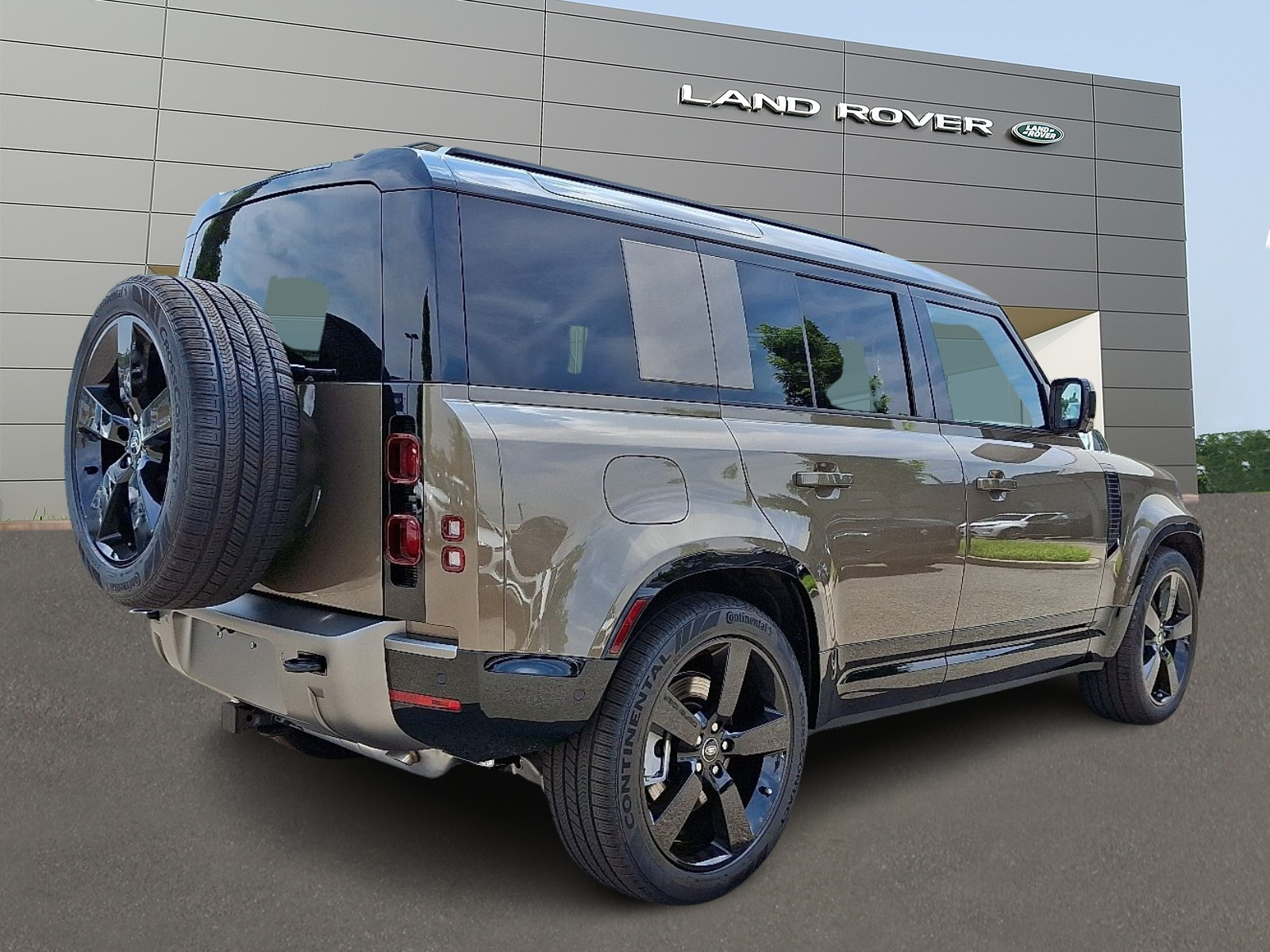 2025 Land Rover Defender X-Dynamic SE photo 2