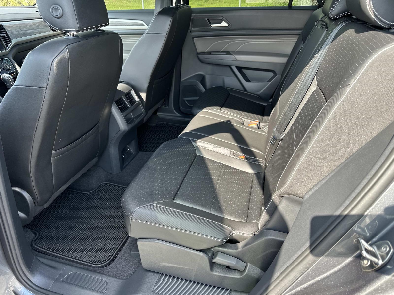 2023 Volkswagen Atlas Cross Sport V6 SE Technology photo 5