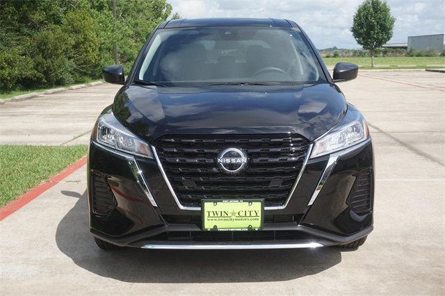 2025 Nissan Kicks Play S photo 2