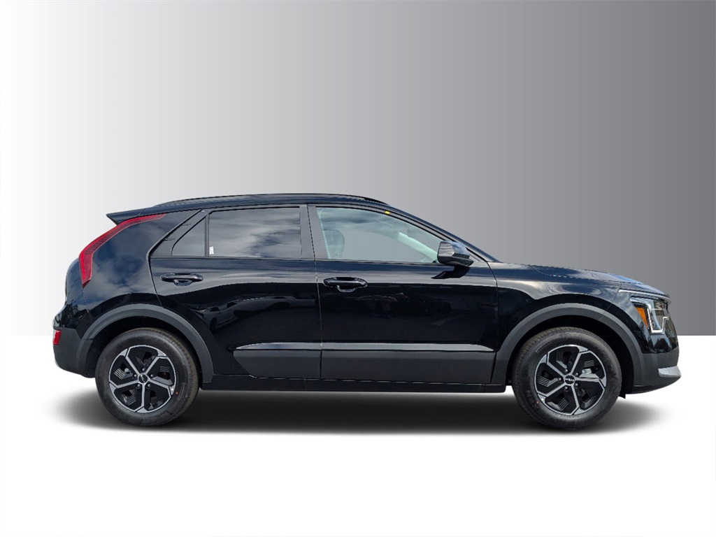 2025 Kia Niro LX photo 2