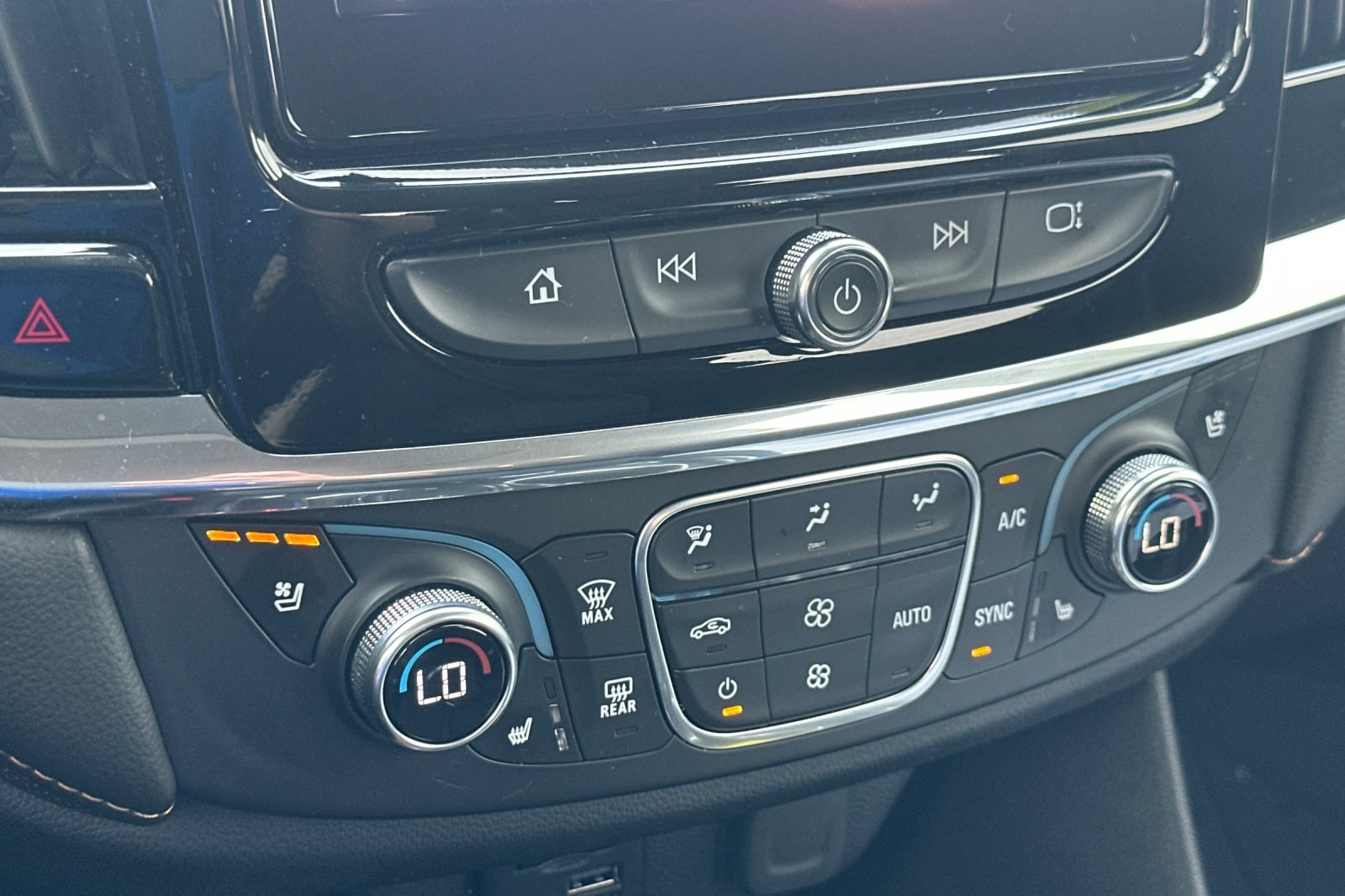 2020 Chevrolet Traverse Premier photo 25