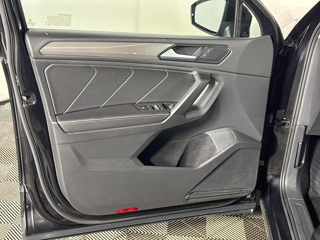 2022 Volkswagen Tiguan SE photo 10