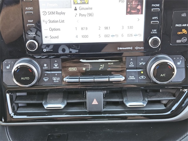 2022 Toyota Highlander XLE photo 22