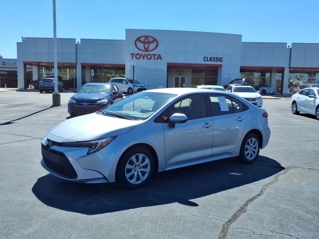 2023 Toyota Corolla LE's photo