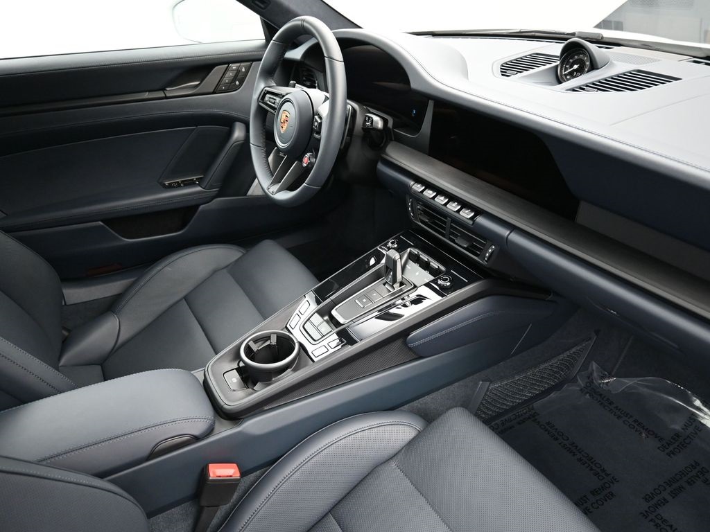 2025 Porsche 911 GTS photo 9