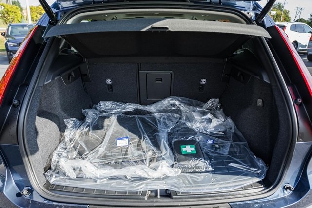 2026 Volvo XC40 AWD photo 6