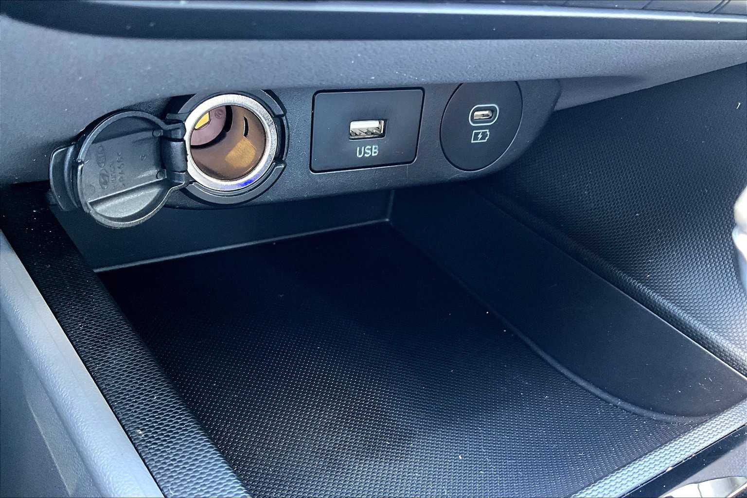 2024 Hyundai Elantra SEL photo 31