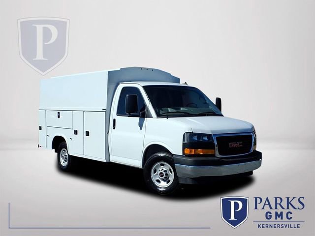 2025 GMC Savana Cutaway Work Van's photo