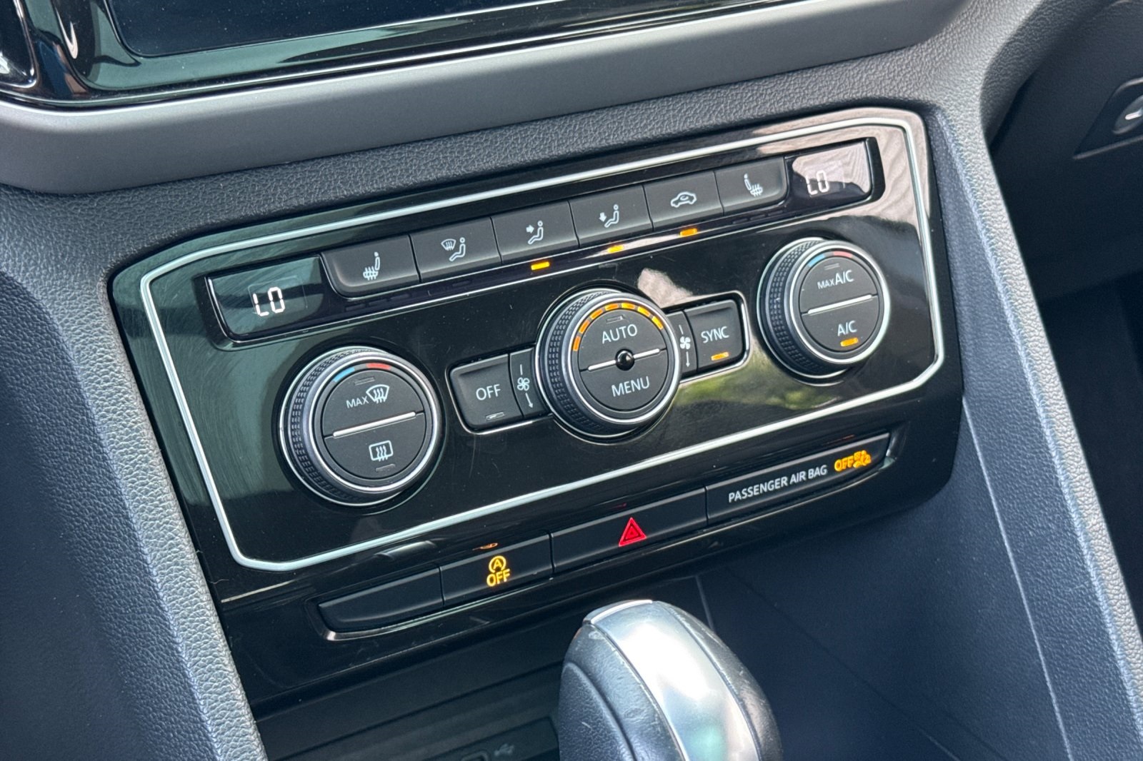 2022 Volkswagen Atlas Cross Sport V6 SE Technology photo 20