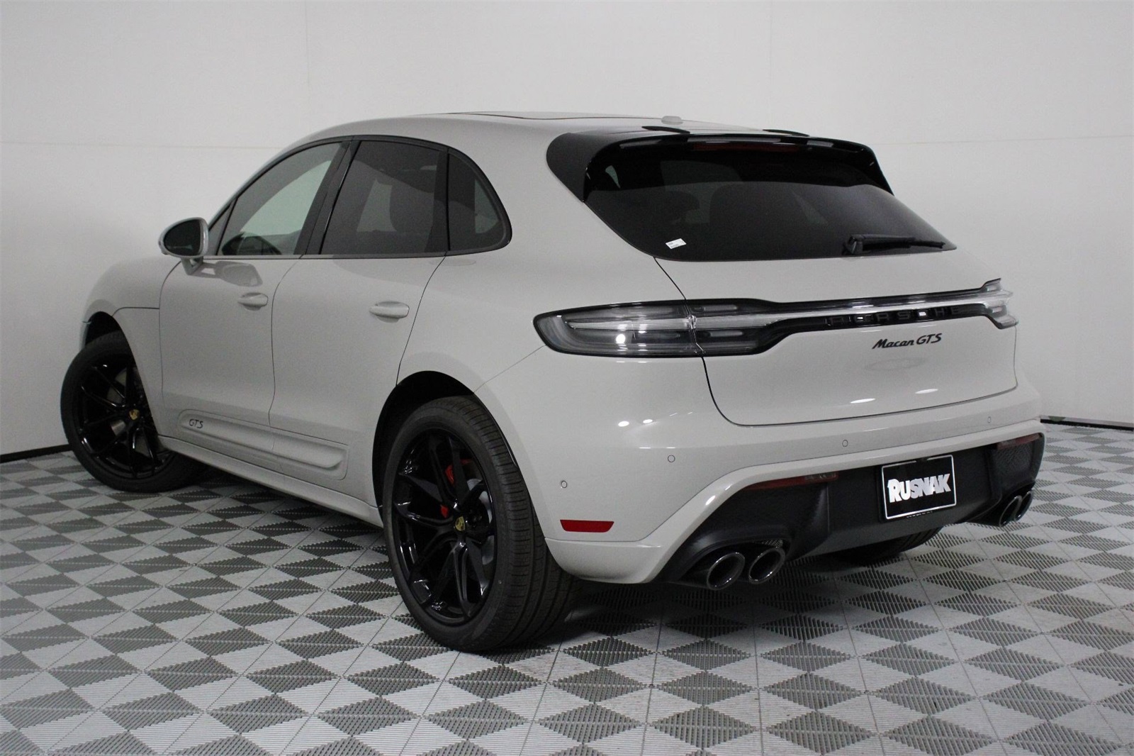 2026 Porsche Macan GTS photo 3